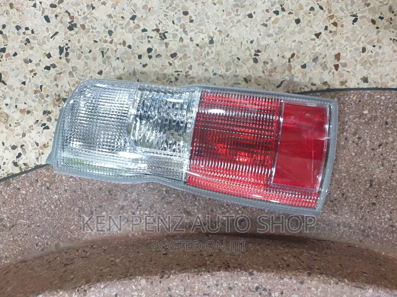 Nissan Caravan Taillamps ( 2006 - 2008)