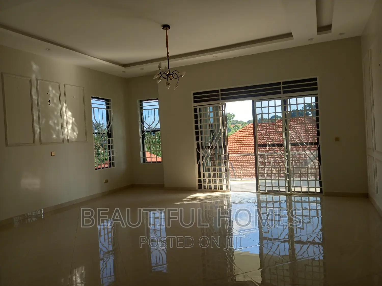 Furnished 6bdrm Mansion in Kira Corporate Zone for sale