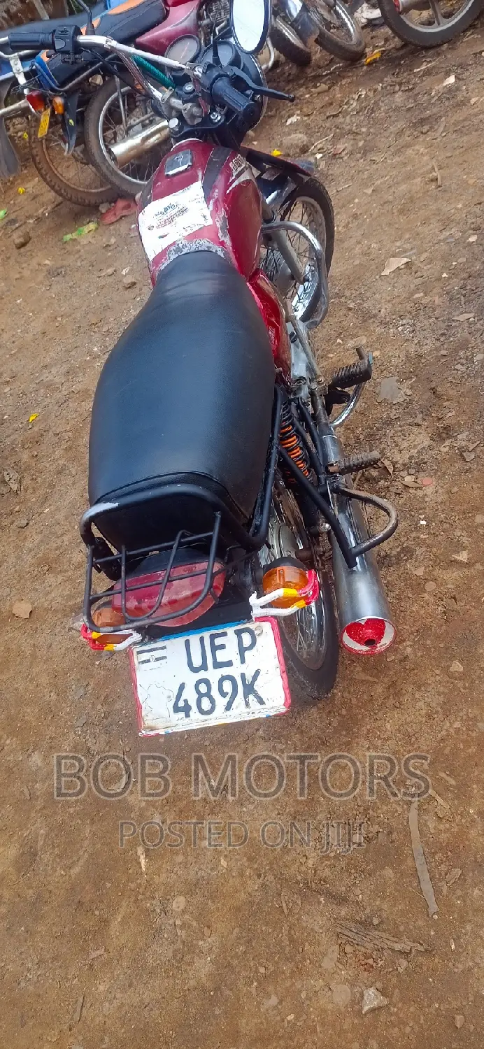 Bajaj Boxer 100 2016