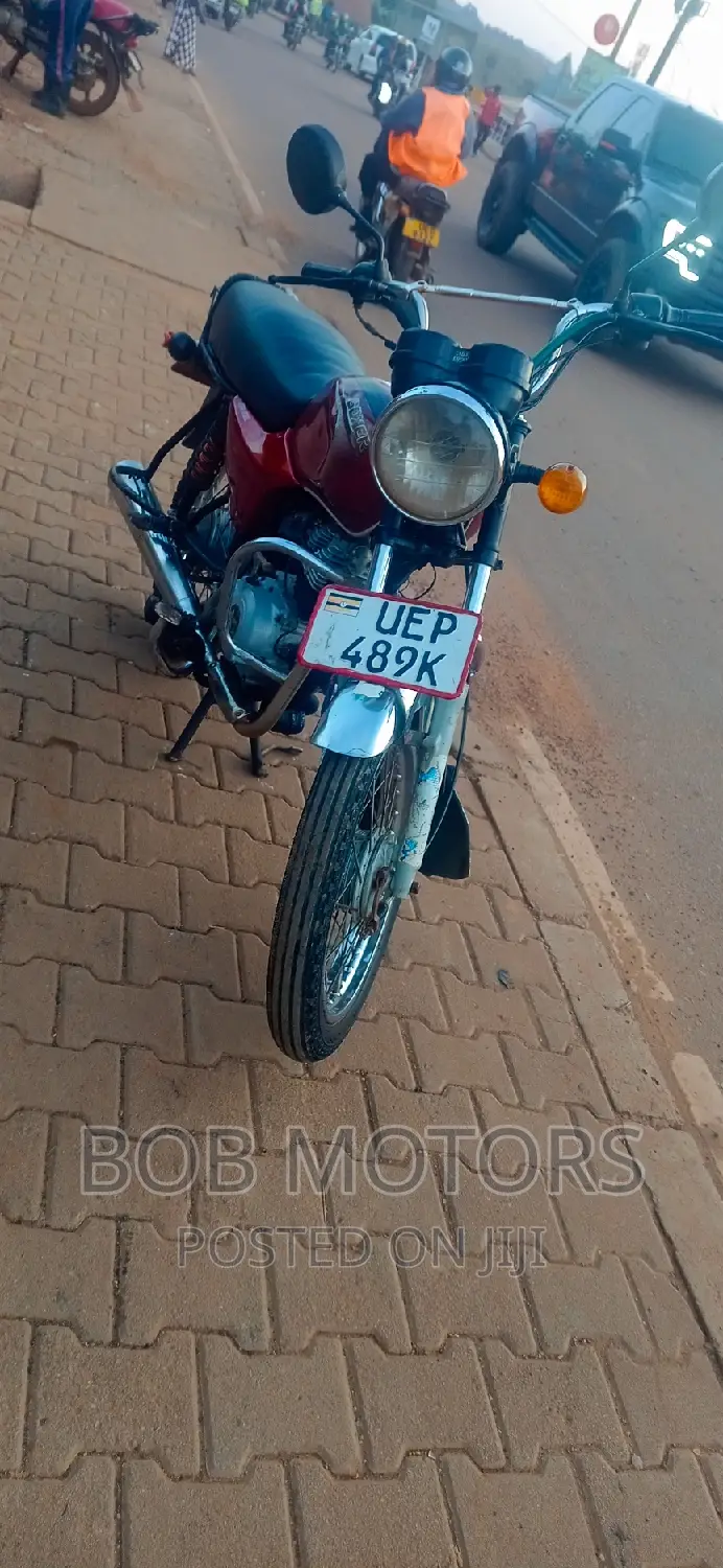 Bajaj Boxer 100 2016