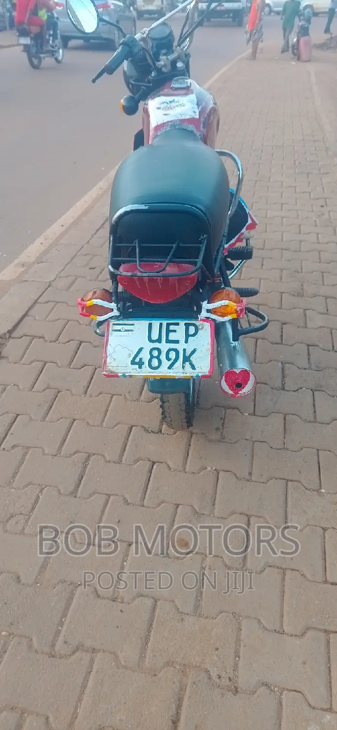 Bajaj Boxer 100 2016