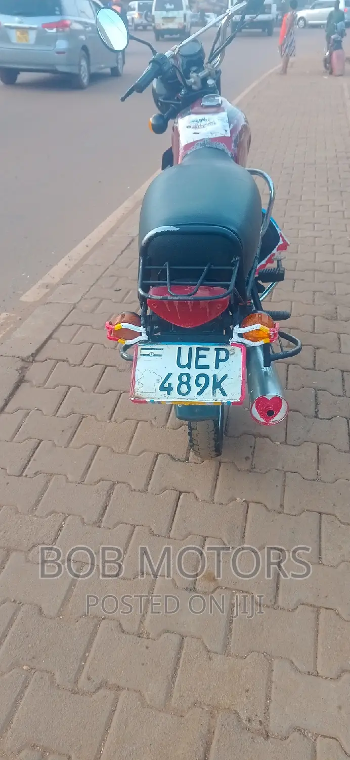 Bajaj Boxer 100 2016