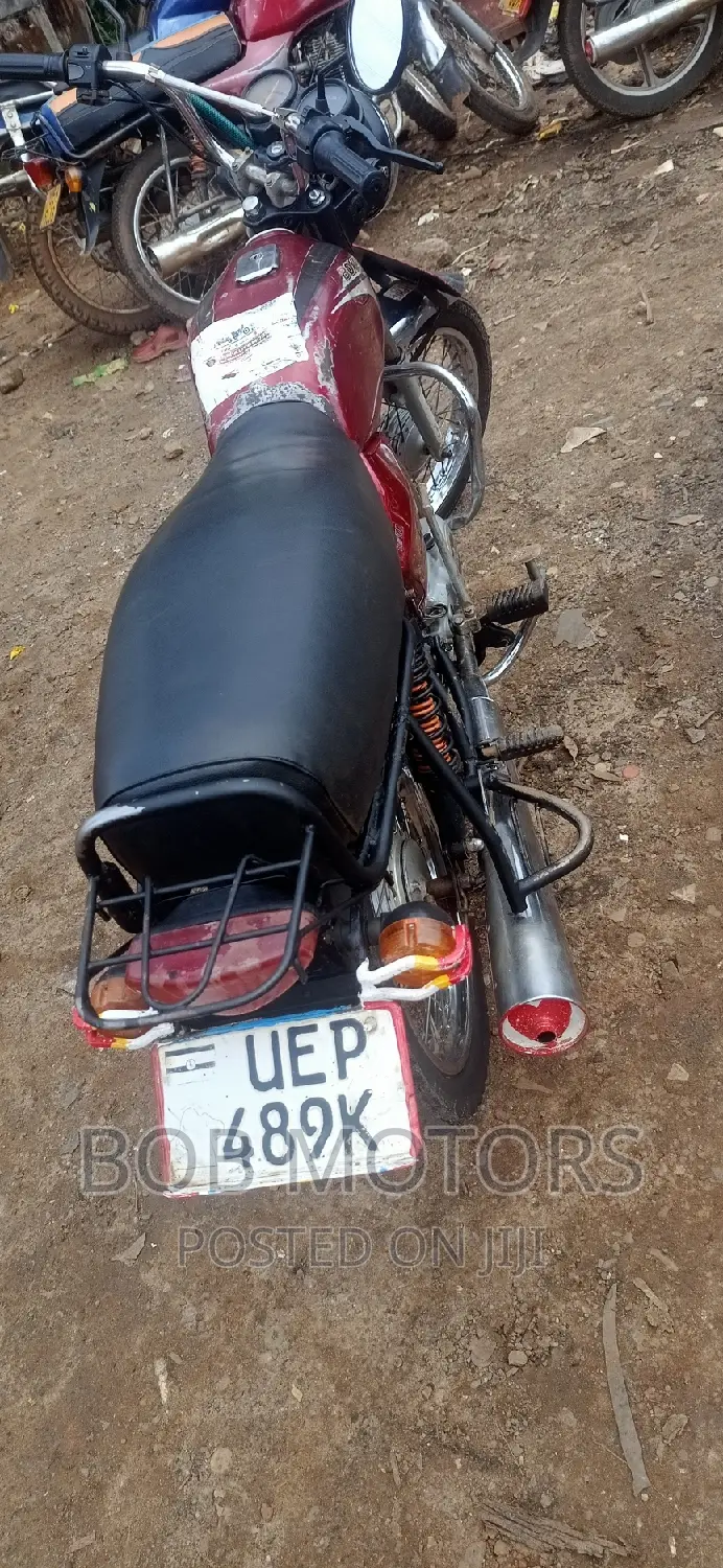 Bajaj Boxer 100 2016