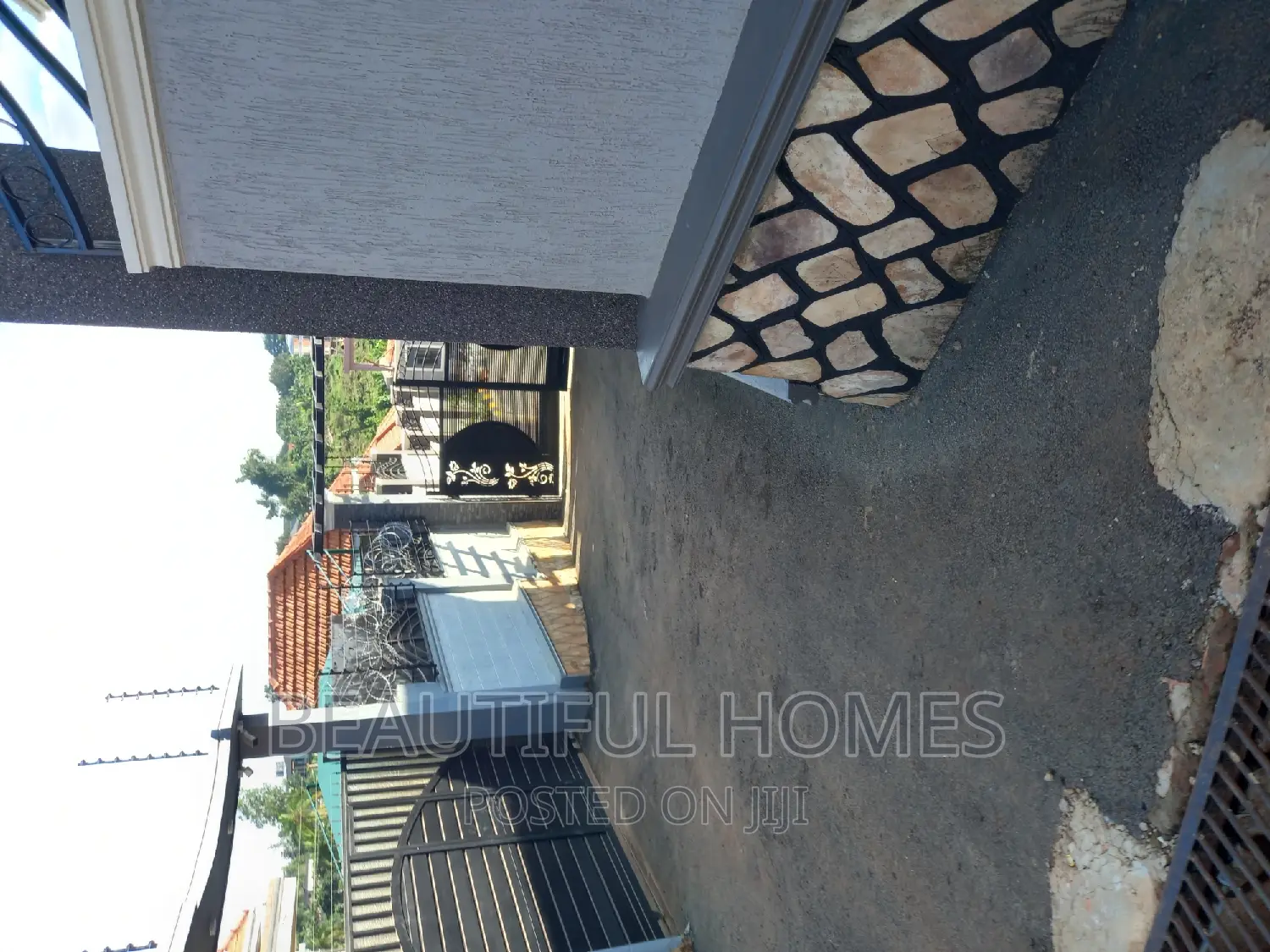 Furnished 6bdrm House in Kira Tarmacked for sale