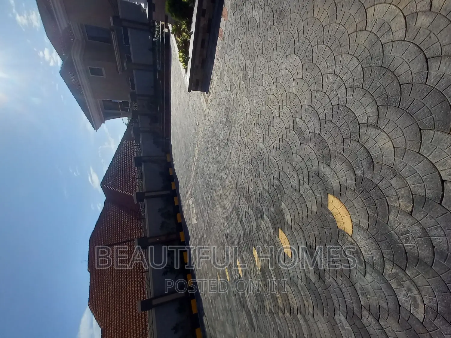 Furnished 6bdrm House in Kira Tarmacked for sale