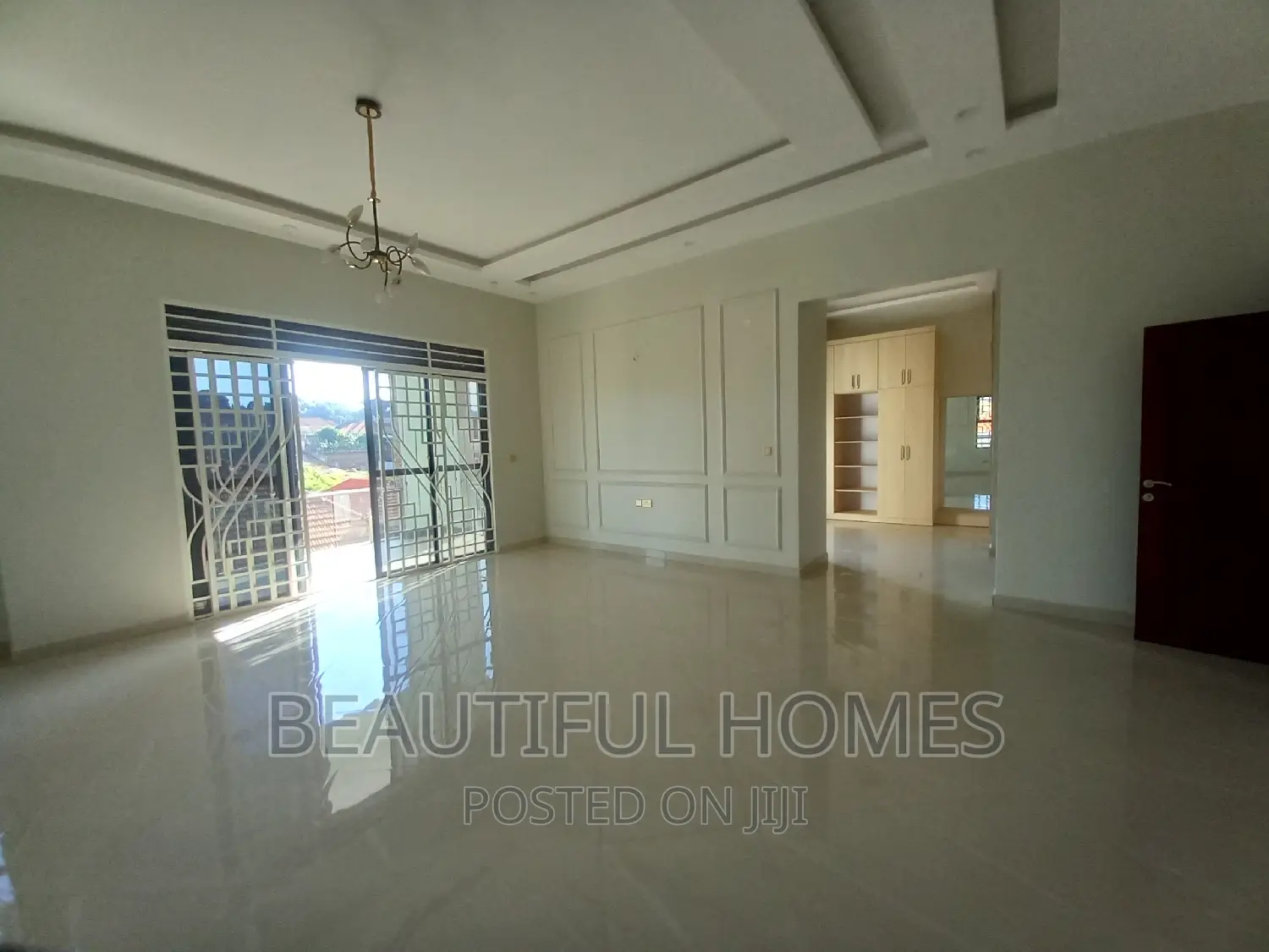 Furnished 6bdrm House in Kira Tarmacked for sale