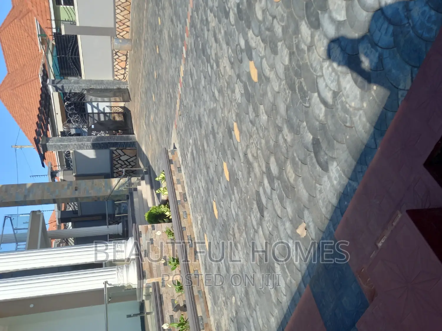 Furnished 6bdrm Mansion in Kira for sale
