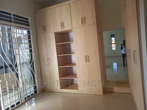 Furnished 6bdrm Duplex in Kira Mamerito for sale