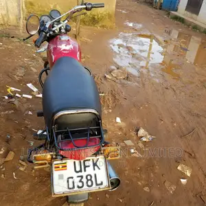 Bajaj Avenger 180 2022 Red