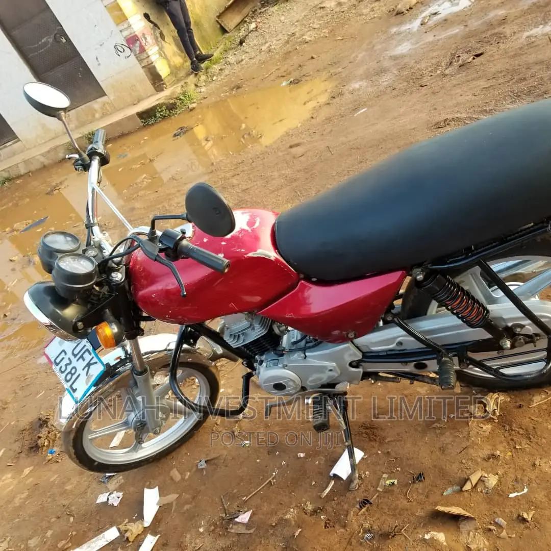 Bajaj Avenger 180 2022 Red