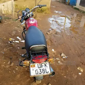 Bajaj Avenger 180 2022 Red