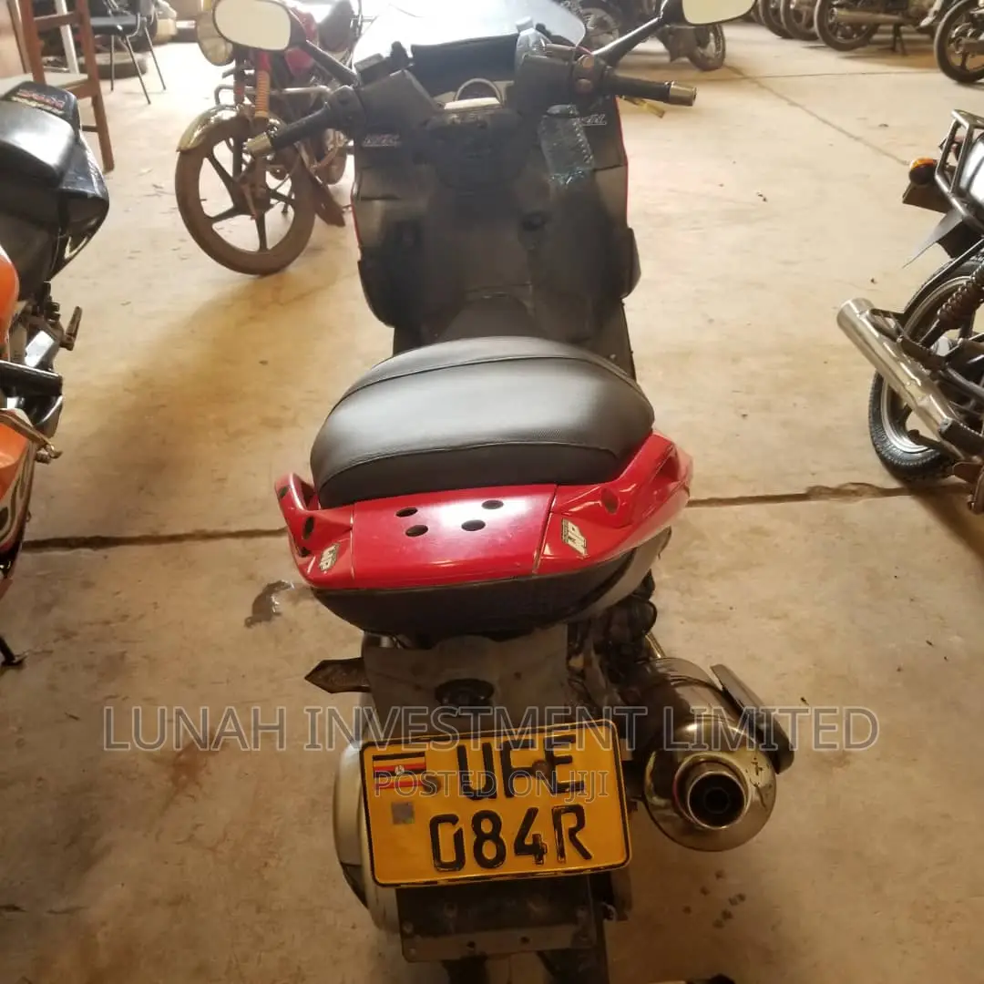 Suzuki Sport 2020 Red