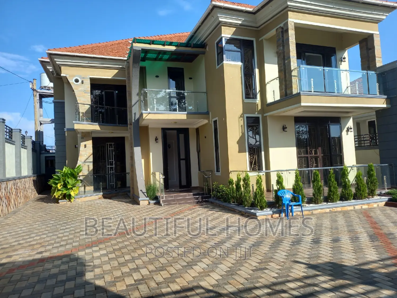 Furnished 6bdrm Mansion in Kira Mamerito Road for sale