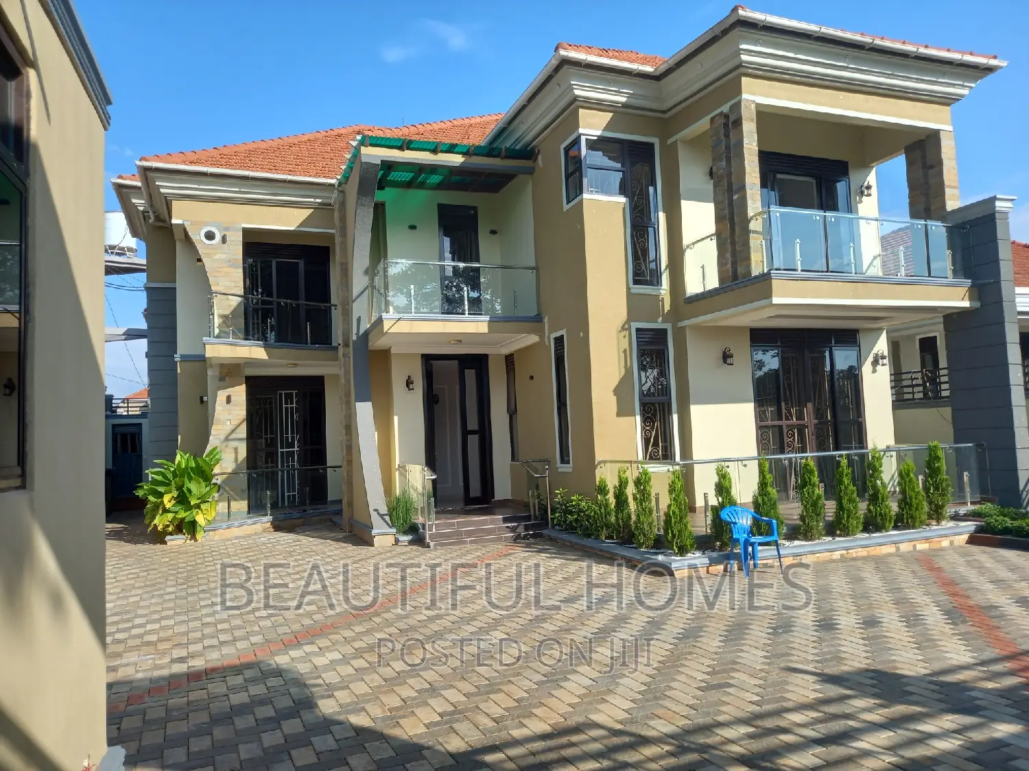 Furnished 6bdrm Mansion in Kira Mamerito Road for sale