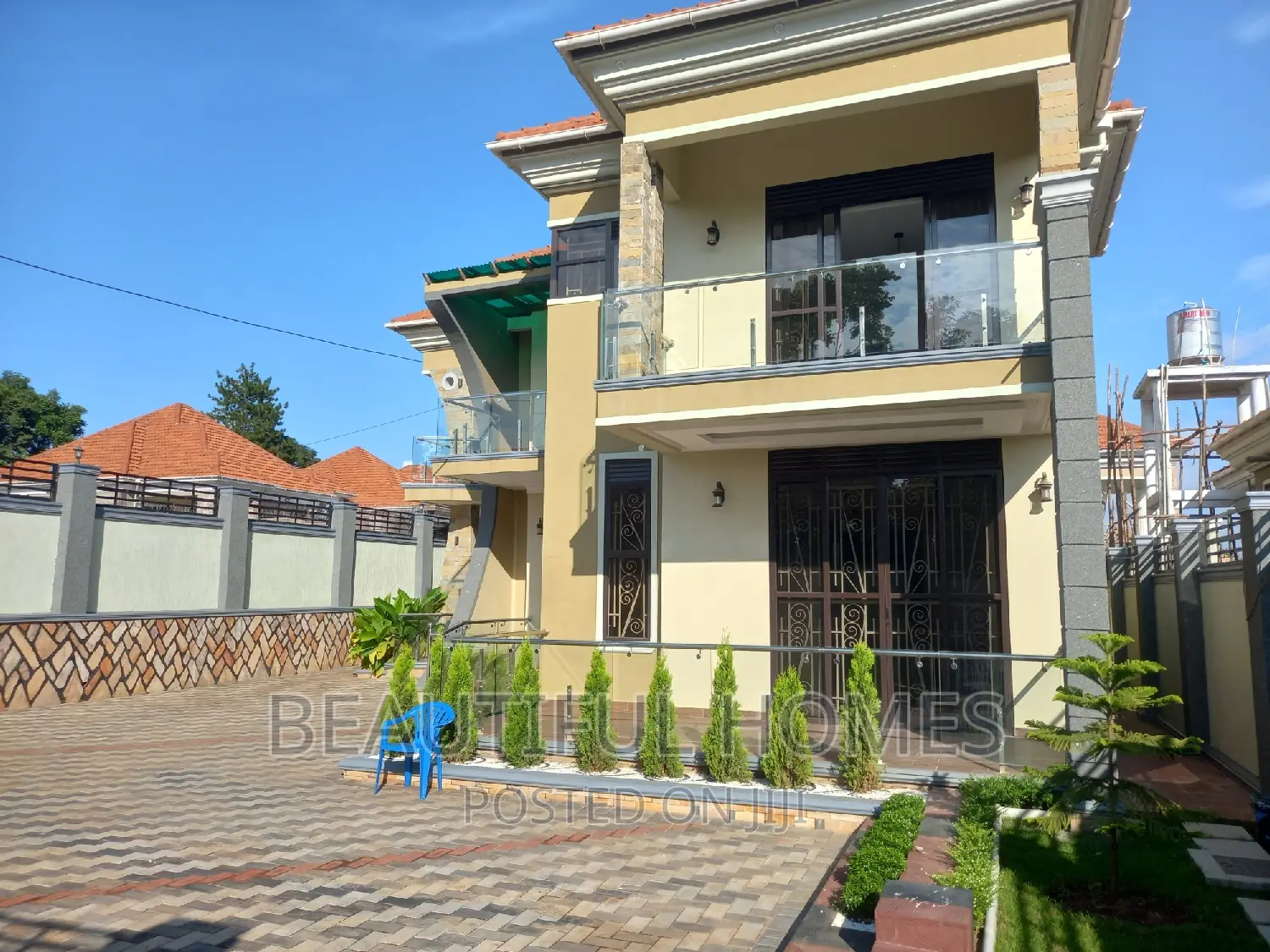 Furnished 6bdrm Mansion in Kira Perfect Estate for sale