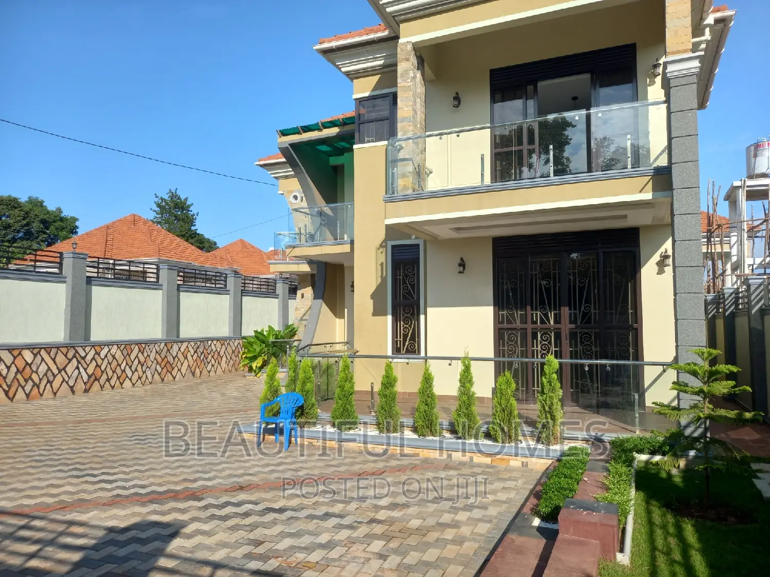 Furnished 6bdrm Mansion in Kira Perfect Estate for sale