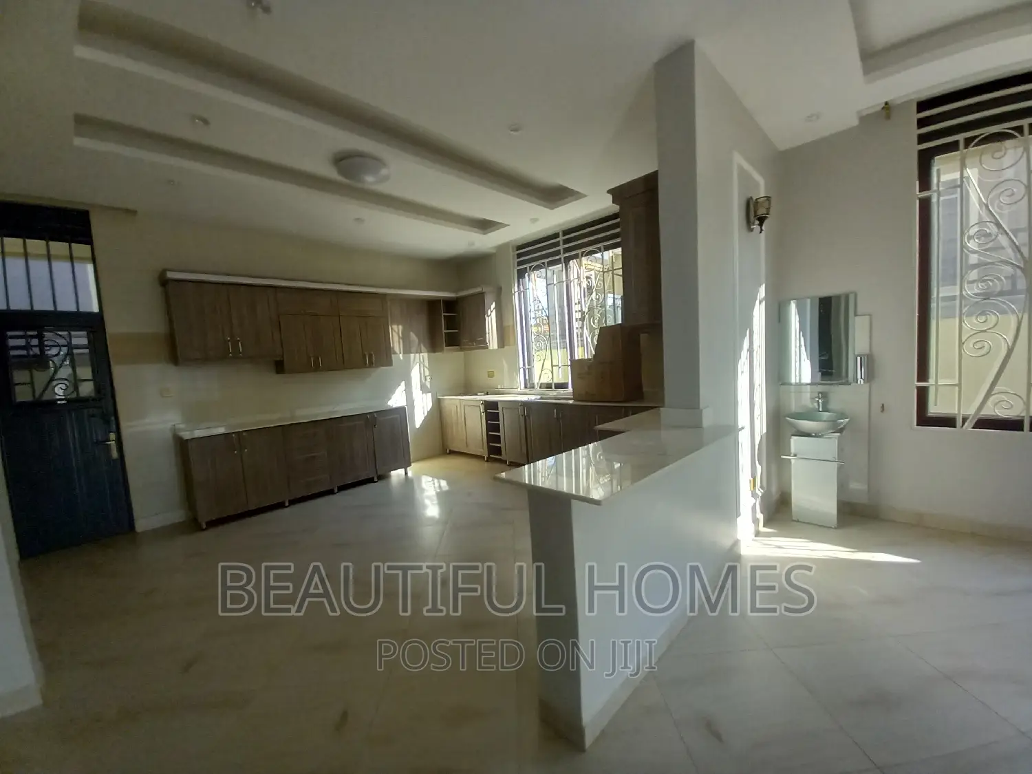 Furnished 6bdrm Mansion in Kira Perfect Estate for sale