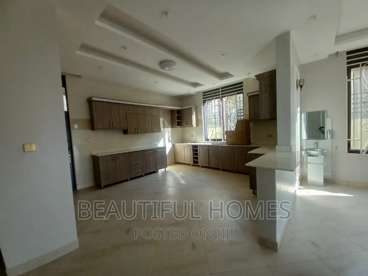 Furnished 6bdrm Mansion in Kira Perfect Estate for sale