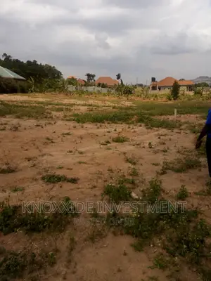 Land for 100x50ft at 40m Ugx Ready Tittle Bukasa Kiseka Road