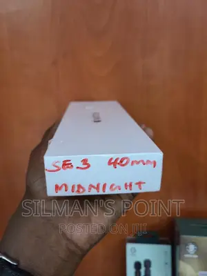 Apple Watch SE 3 2nd Gen 40mm Midnight 2023 MODEL