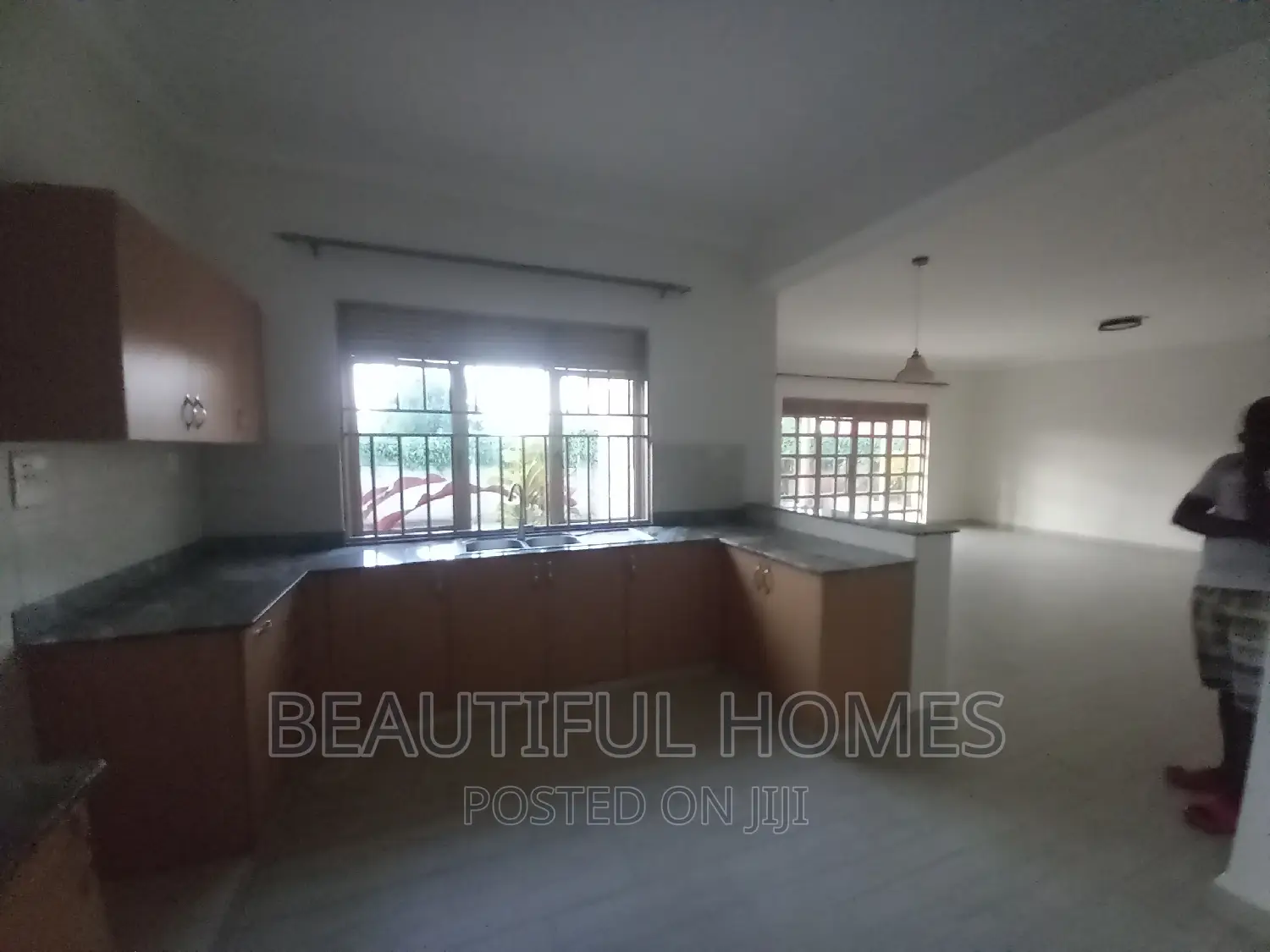 Furnished 4bdrm Bungalow in Kira Mamerito Road for sale