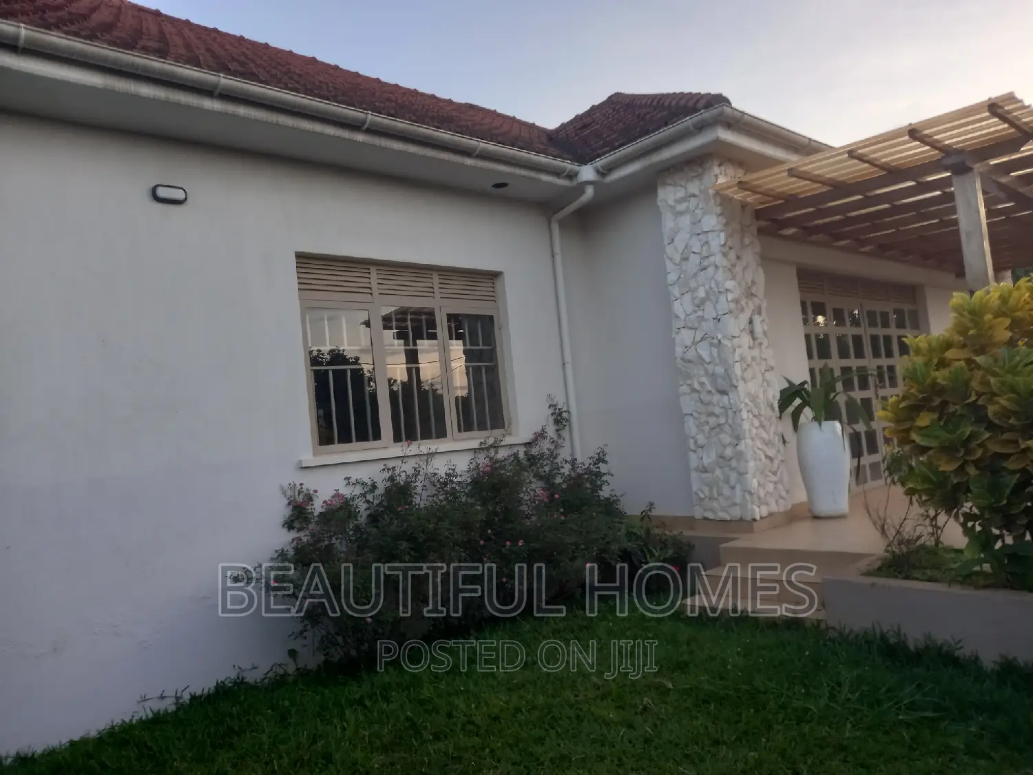 Furnished 4bdrm House in Kira for sale