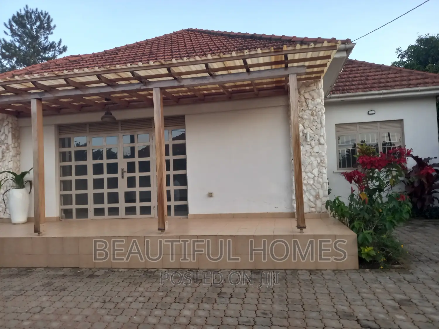 Furnished 4bdrm House in Kira for sale