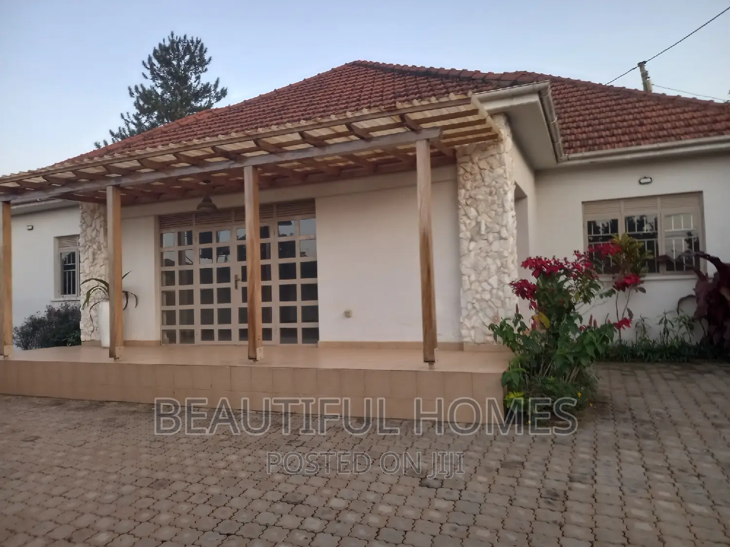 Furnished 4bdrm House in Kira for sale