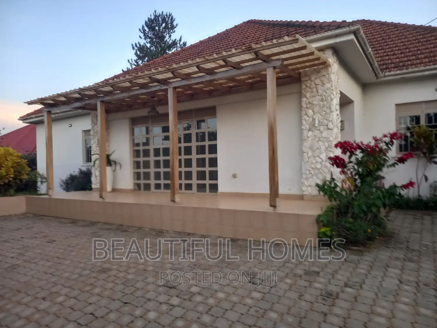 Furnished 4bdrm House in Kira for sale