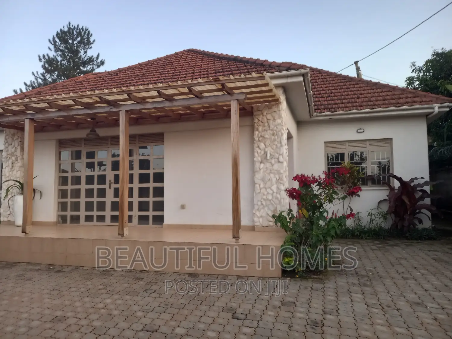 Furnished 4bdrm House in Kira for sale