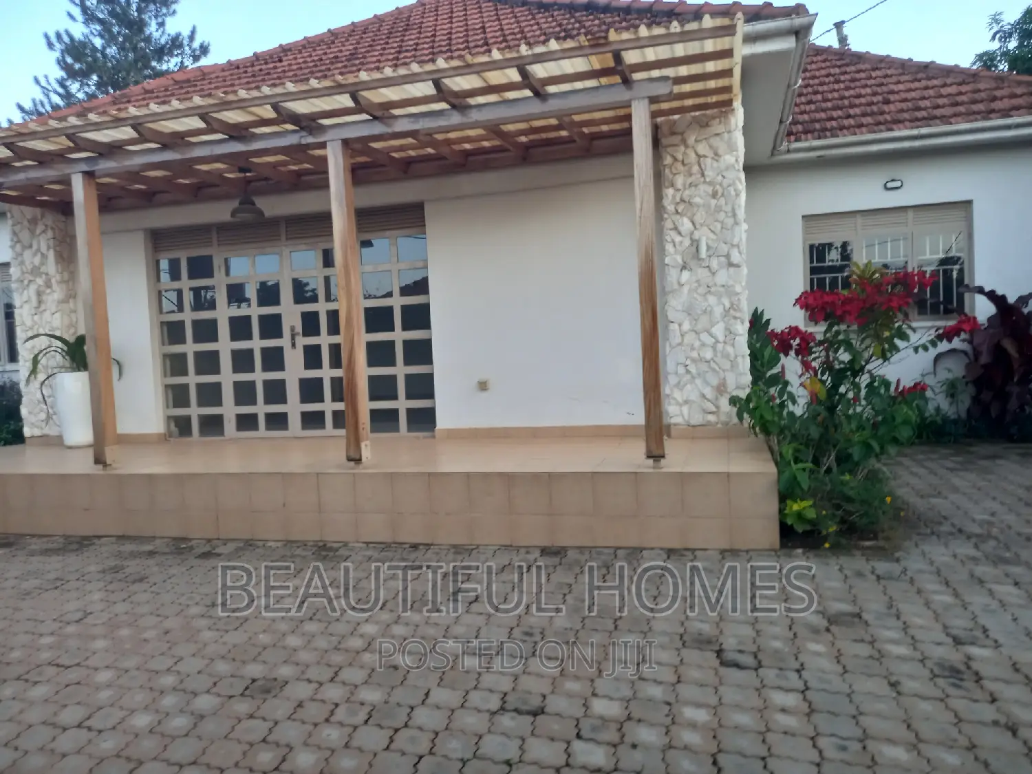 Furnished 4bdrm House in Kira for sale