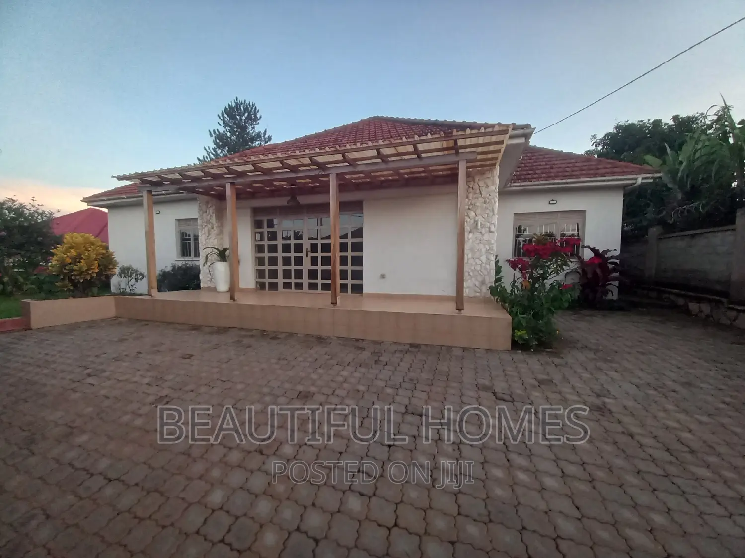 Furnished 4bdrm House in Kira for sale