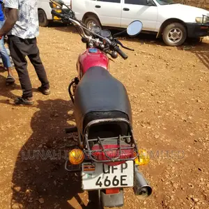 Bajaj Avenger 180 2022 Red
