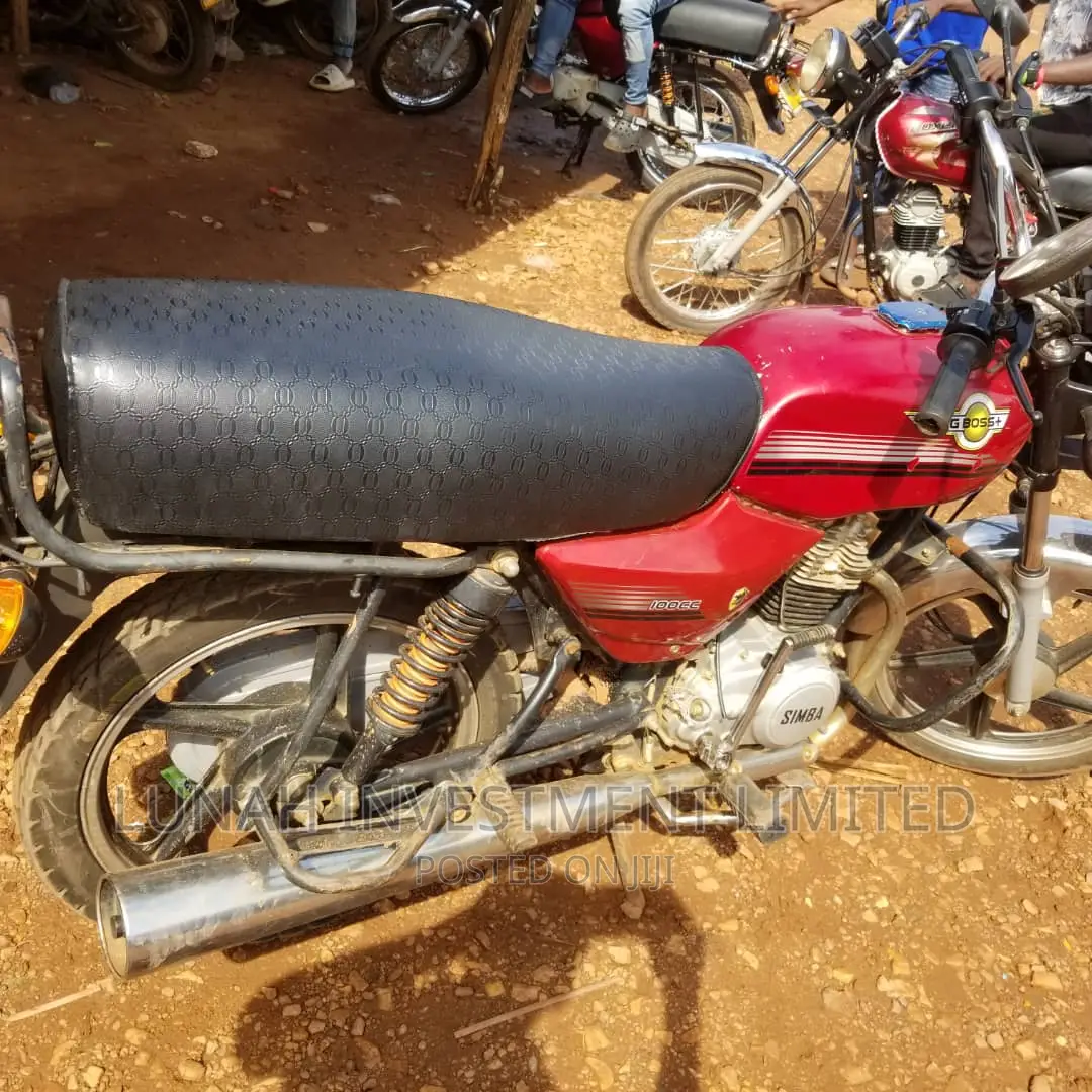 Bajaj Avenger 180 2022 Red