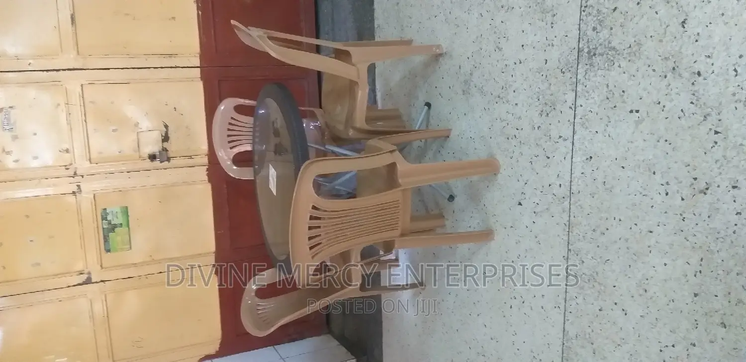 Set of Atable and Chairs