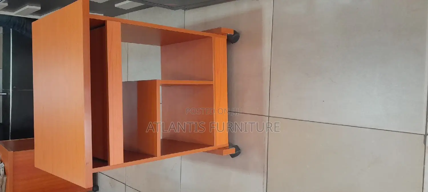 A Movable Computer Table