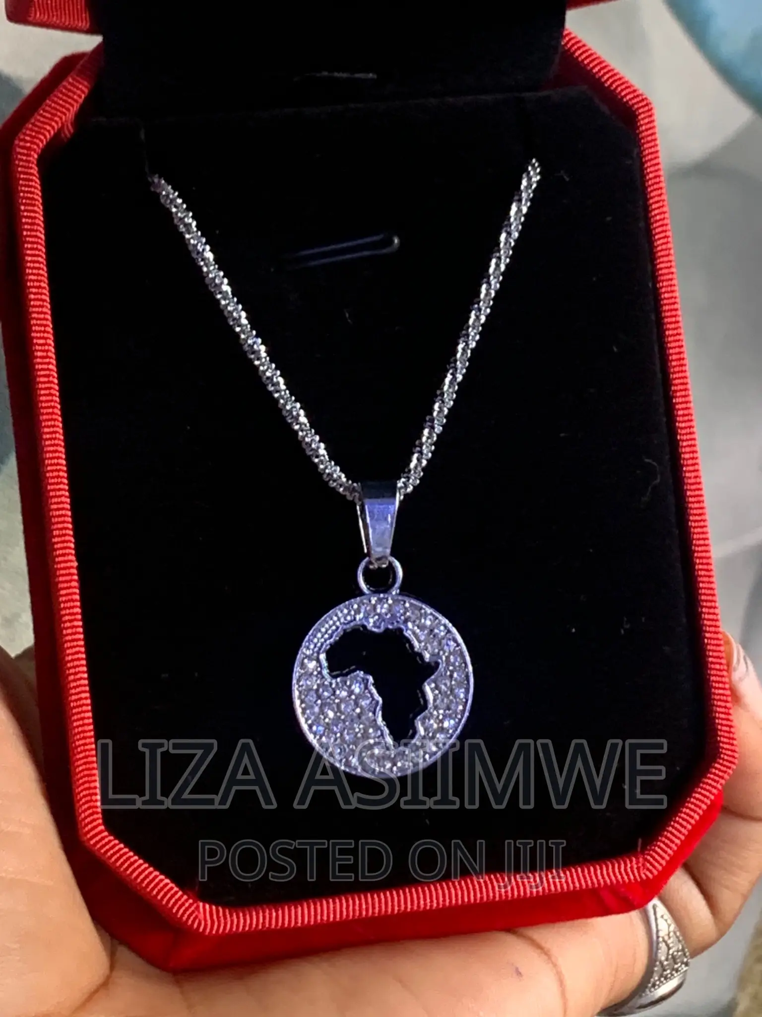 Simple Lady’S Necklaces Available