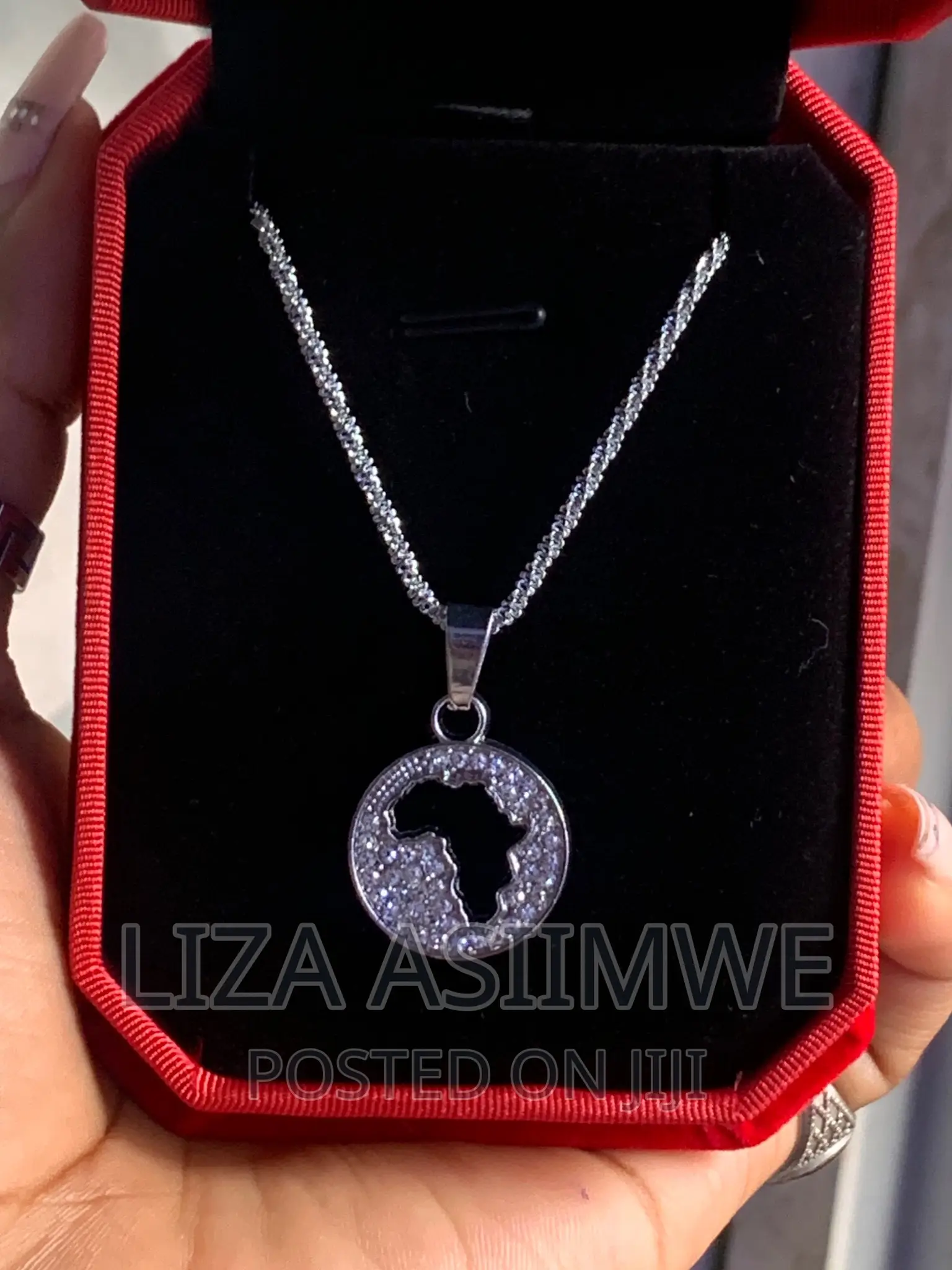Simple Lady’S Necklaces Available