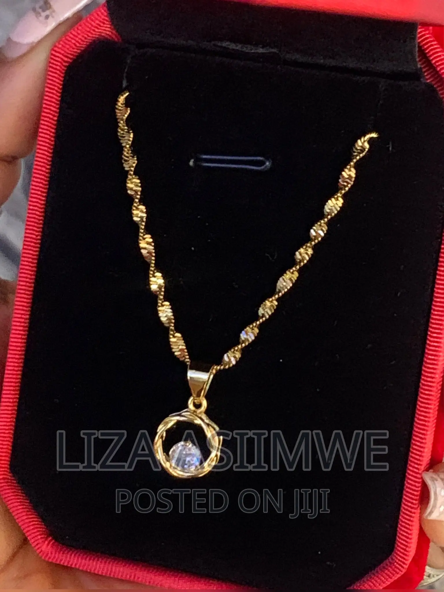 Simple Lady’S Necklaces Available