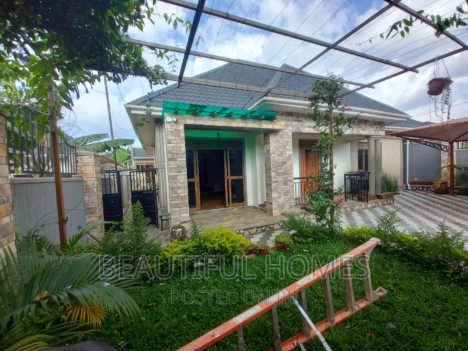 Furnished 4bdrm Bungalow in Kira Nabusugwe for sale