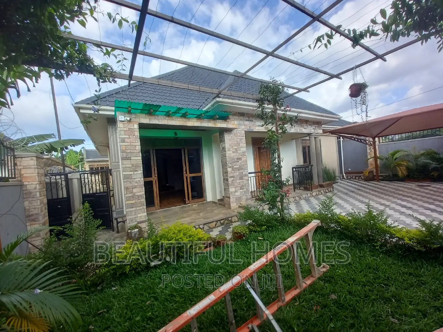Furnished 4bdrm Bungalow in Kira Nabusugwe for sale