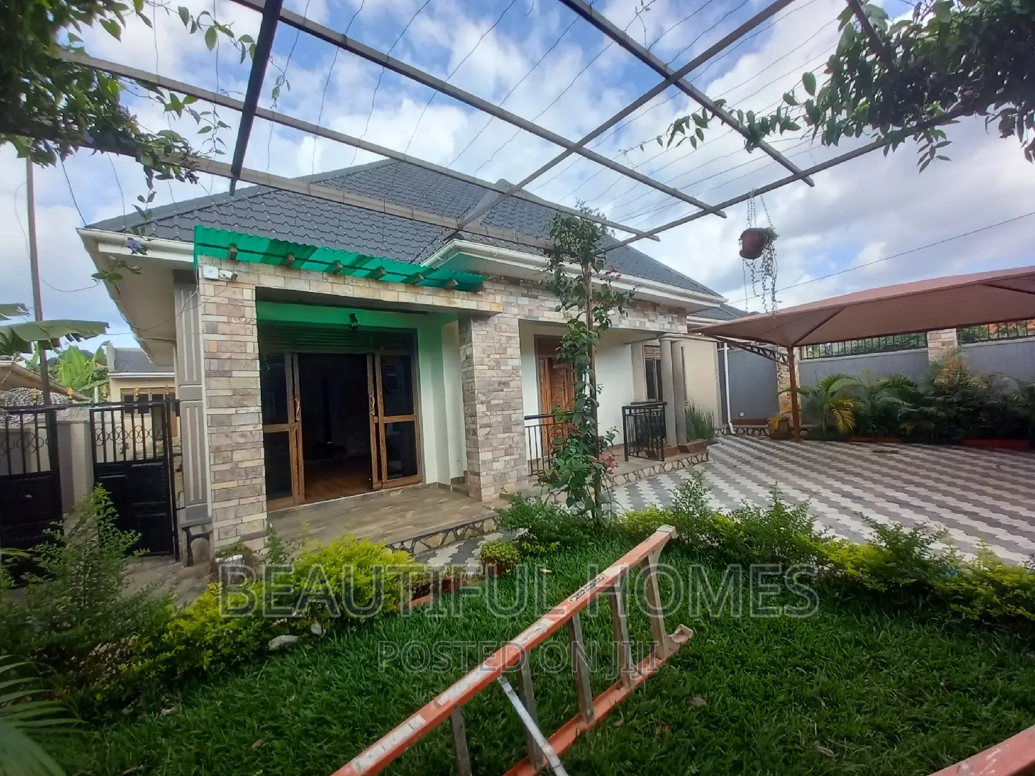 Furnished 4bdrm Bungalow in Kira Nabusugwe for sale
