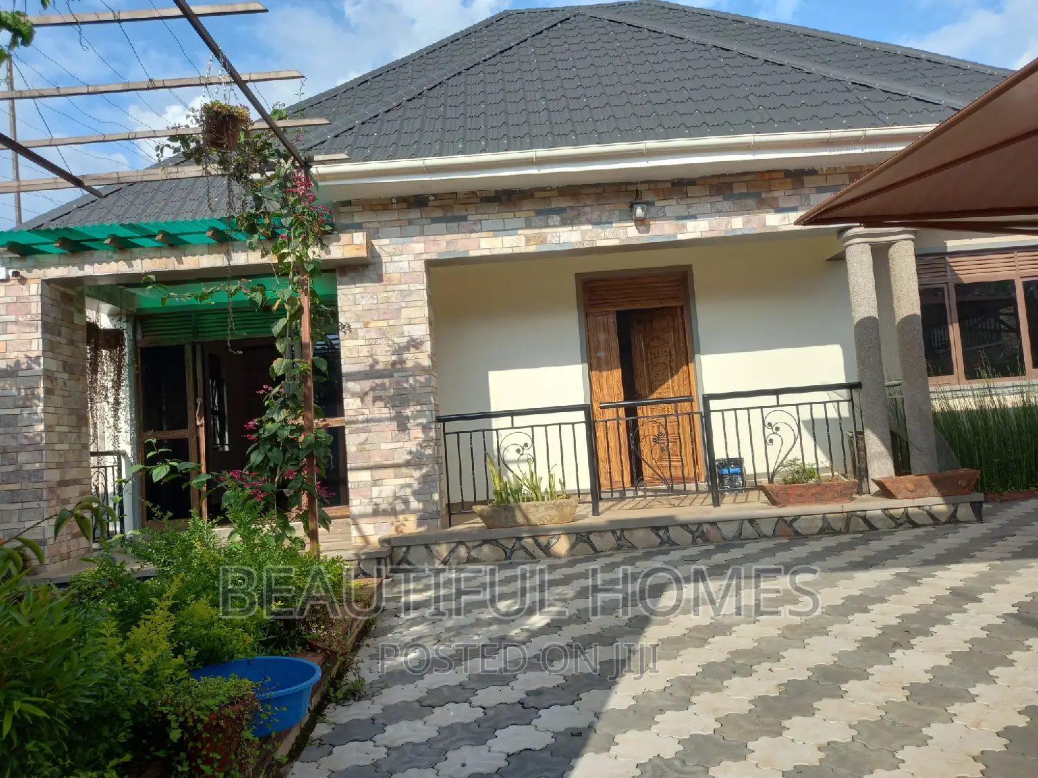 Furnished 4bdrm Bungalow in Kira Nabusugwe for sale