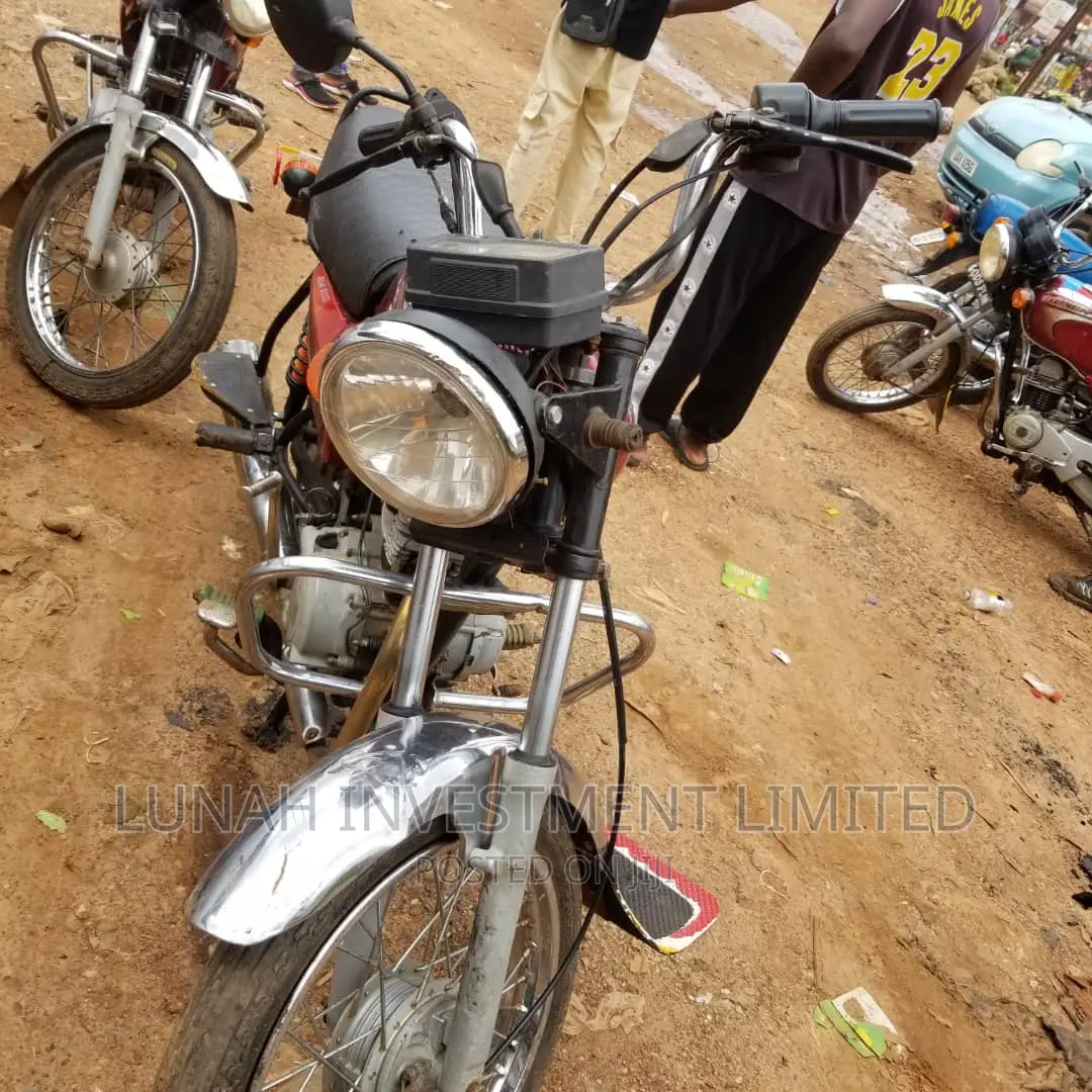 Bajaj Boxer 2021 Red