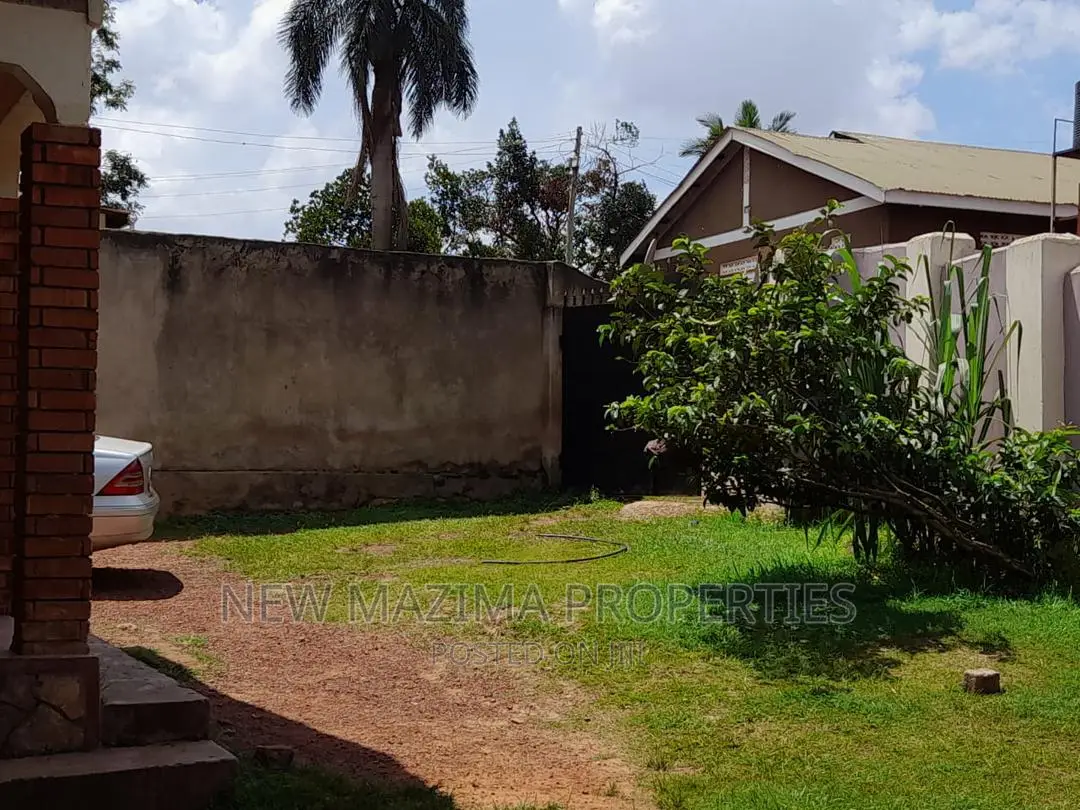 3bdrm Bungalow in Namungoona, Central Division for sale