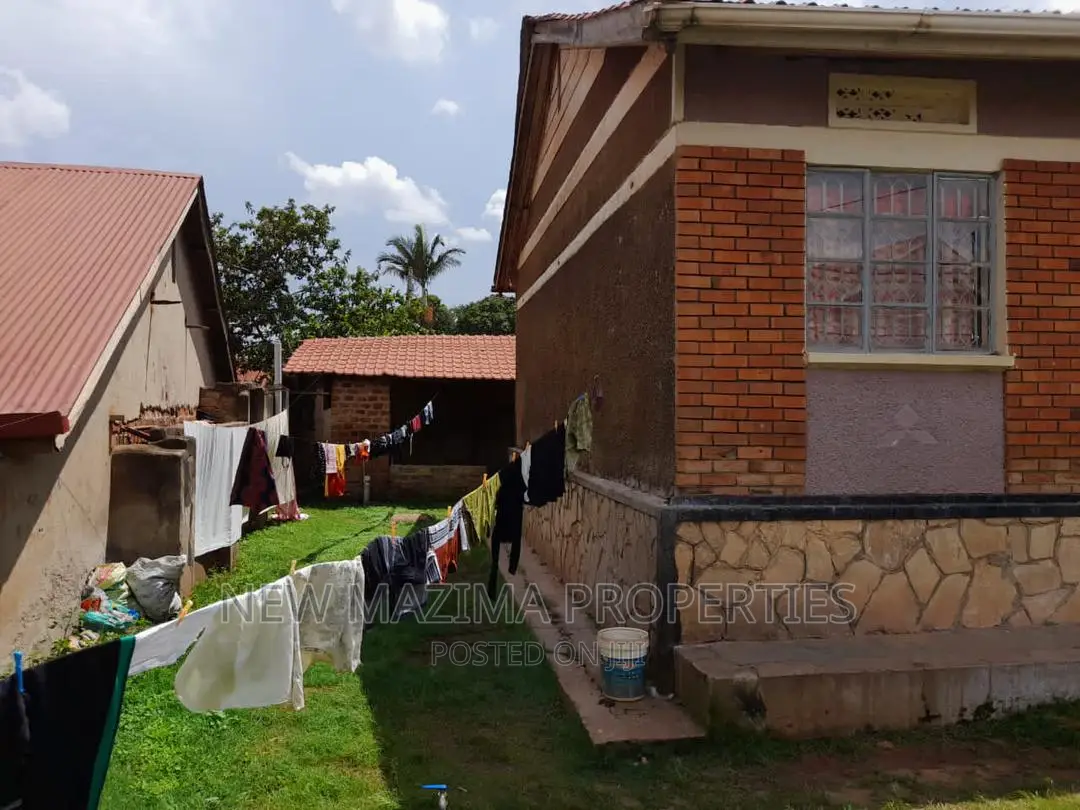 3bdrm Bungalow in Namungoona, Central Division for sale