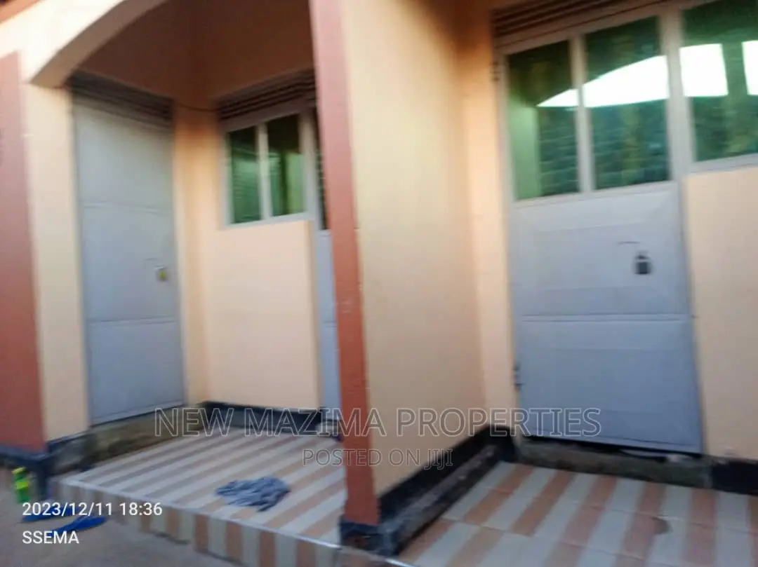 6bdrm House in Bulenga Town, Central Division for sale