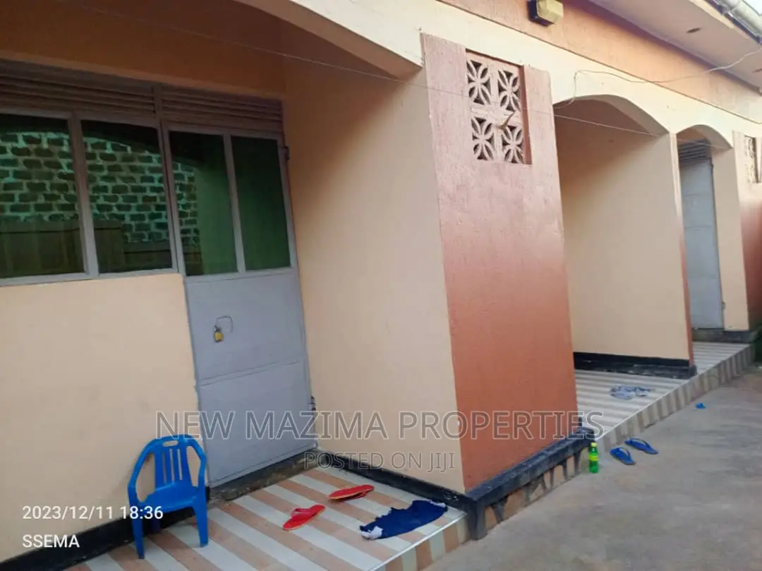 6bdrm House in Bulenga Town, Central Division for sale