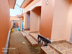 6bdrm House in Bulenga Town, Central Division for sale