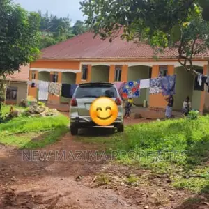 5bdrm House in Kitende Ntebe Rd, Central Division for sale